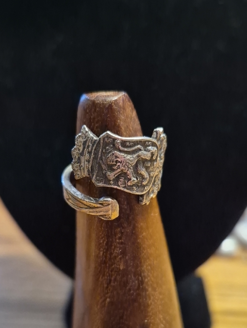 Silver Lion Crest Spoon Ring - Silver Tone